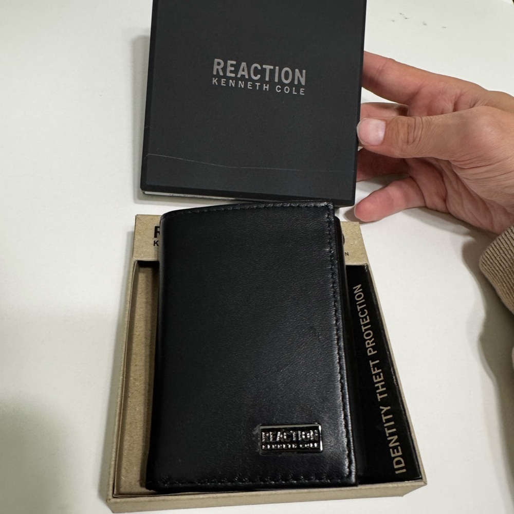 Kenneth Cole Reaction Black Wallet